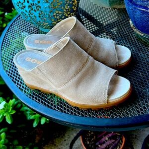 Sorel mules, tan, pre-owned. Nunbuck in great condition. Size 7. Loved them!